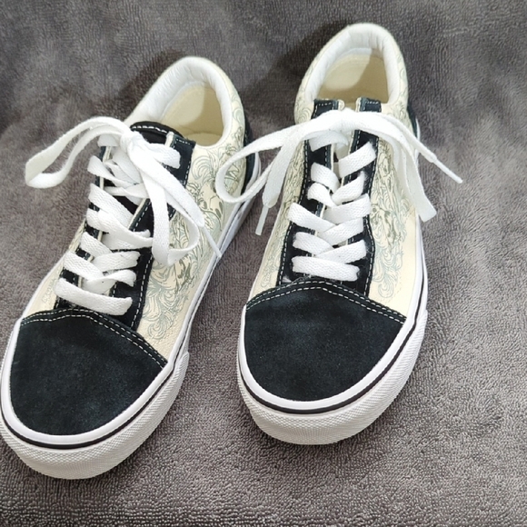 Vans Black and Cream Women's Sneakers - Picture 12 of 14